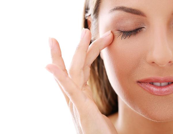 7 cách chăm sóc da mắt để duy trì vẻ ngoài trẻ trung-1