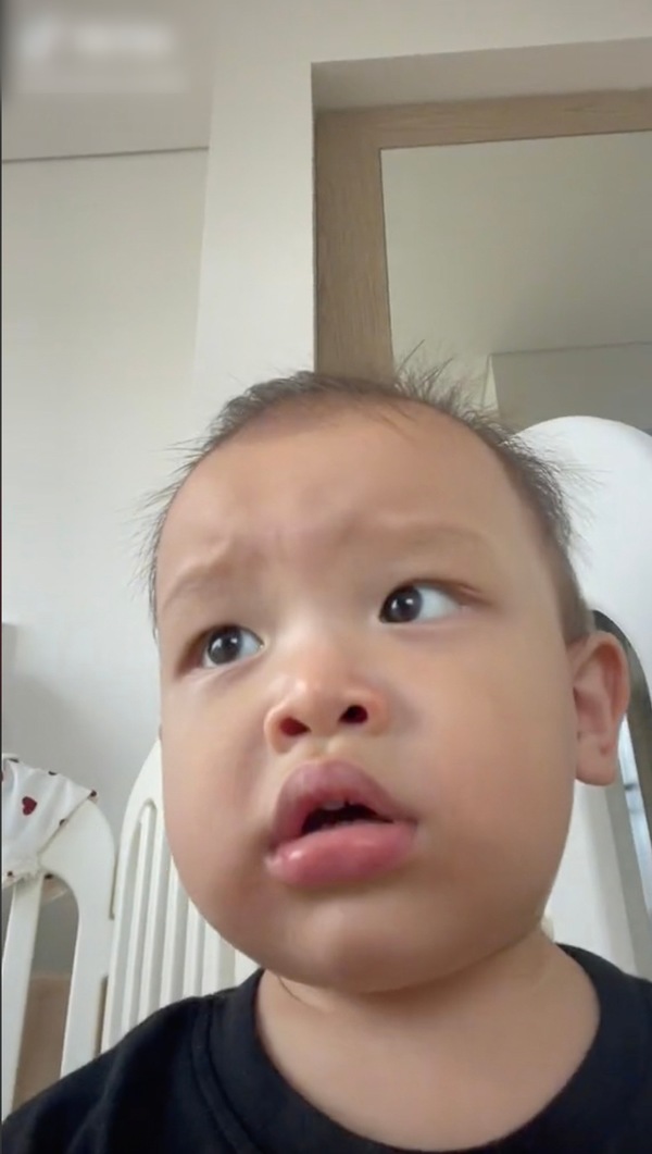 "Cậu Ú" Leon nhà Hà Hồ: Mỗi lần selfie 7749 tấm, khóc khi gặp sao Việt-7