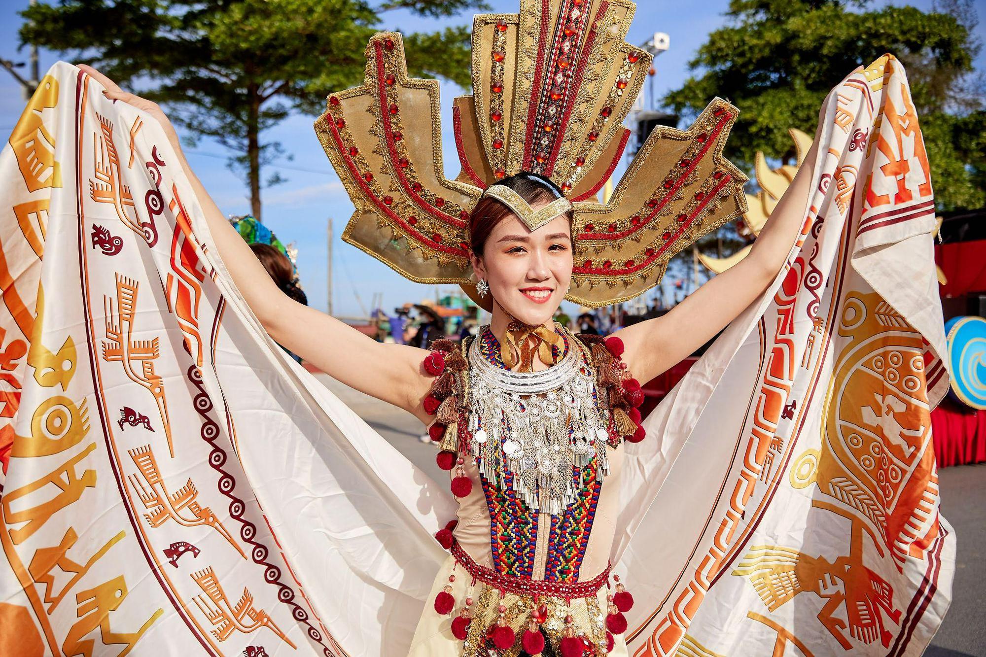 Rực rỡ sắc màu tại Lễ hội Carnival Sầm Sơn 2022-4