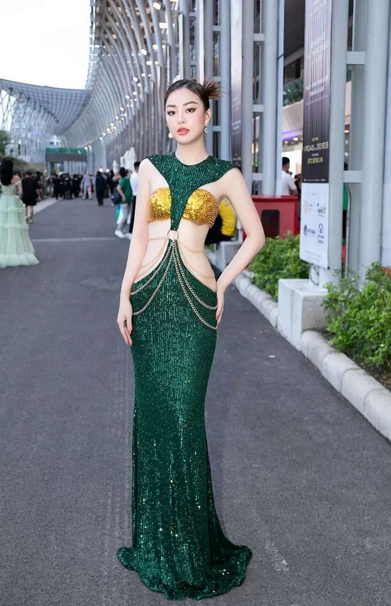 Người đẹp tài năng HHHV VN Hoàng Hải Thu đụng váy cắt xẻ táo bạo với Hoa hậu Thùy Tiên-2