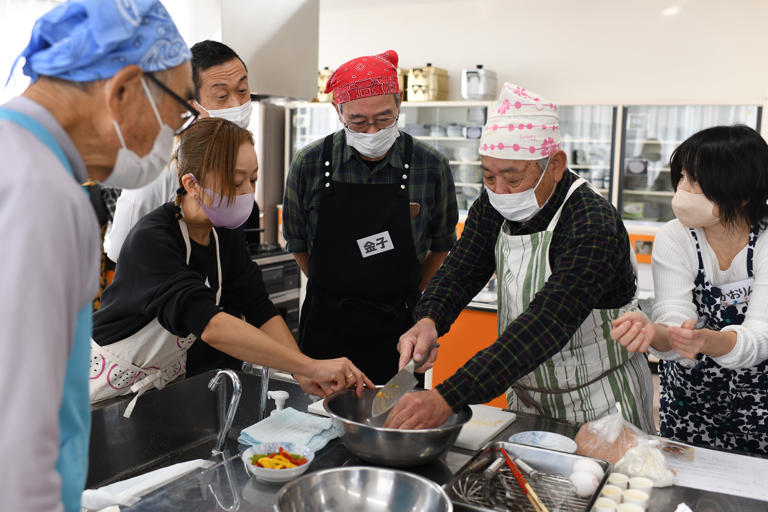 Xu hướng đàn ông trung niên Nhật Bản học làm công việc nội trợ-3