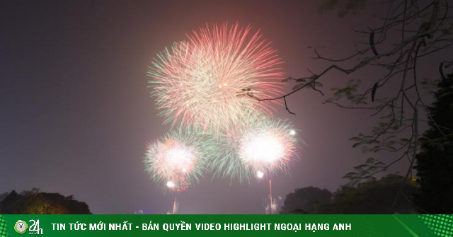 Pháo hoa rực sáng trên bầu trời, chào năm mới Qúy Mão 2023-cover-img