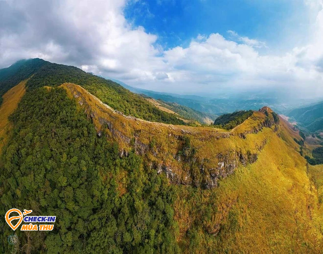 Ở Quảng Ninh  có một vùng núi cheo leo, được mệnh danh là 1 trong những nơi khó đi nhất Việt Nam-10
