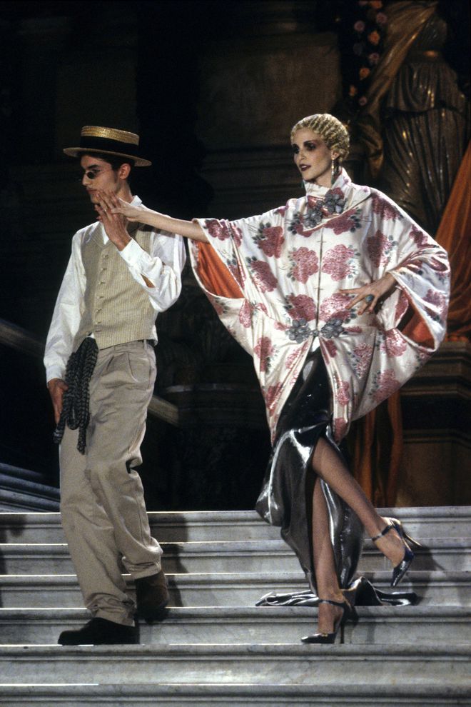 Trước lúc được "thanh lịch hóa", Dior từng sống trong kỷ nguyên dị biệt và phi thường như thế!-11