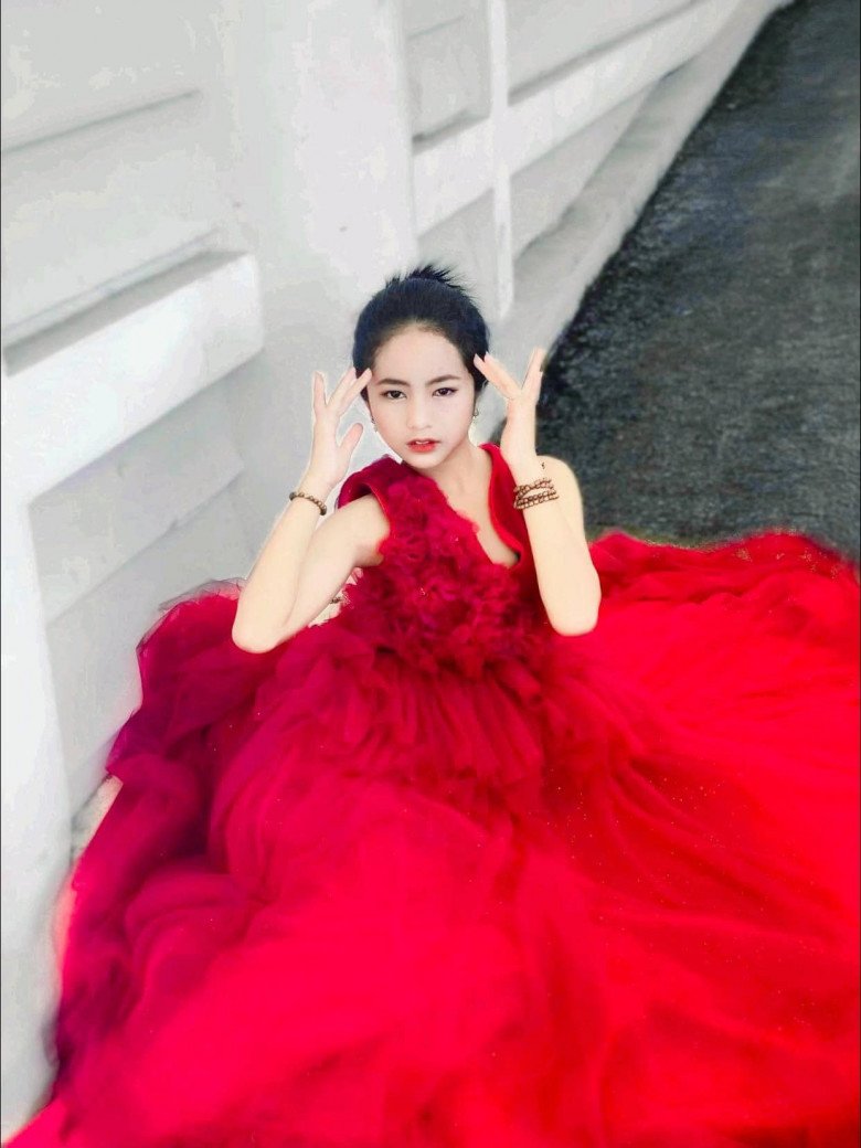 Bé gái dân tộc đạt top 5 Hoa hậu nhí: Xách túi ni lông lên Hà Nội đi thi, được kỳ vọng tiếp bước H'Hen Niê-14
