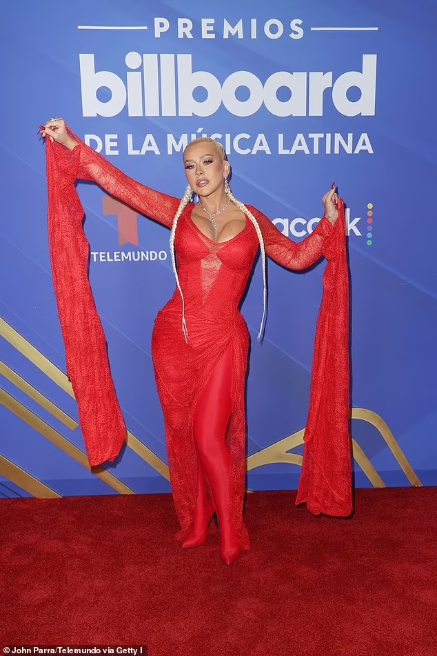 Christina Aguilera tái xuất gợi cảm sau khi tuyên bố không còn ăn kiêng-2