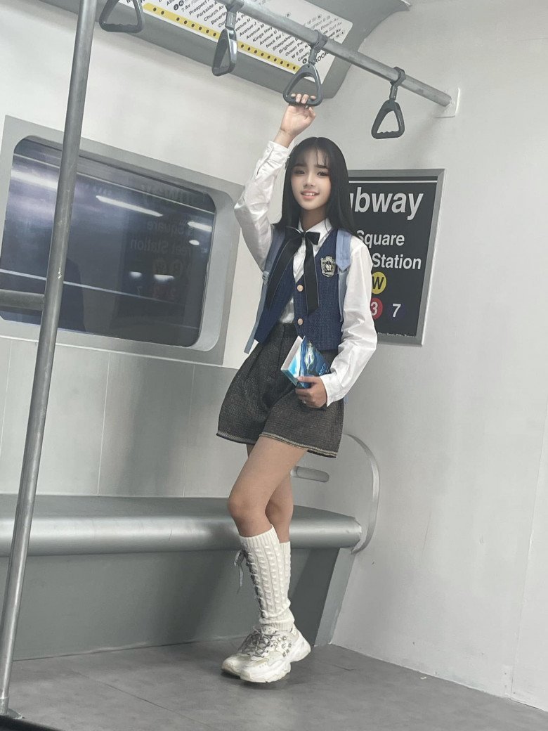 Nữ sinh trung học xinh nổi bật trên tàu điện: Là con gái Bằng Kiều, 13 tuổi có nhà 20 tỷ-4