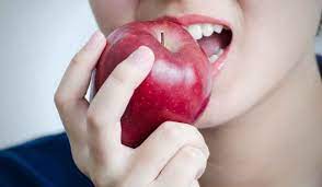 Buổi sáng ăn 1 quả táo khi bụng đói, 7 ngày sau cơ thể thay đổi 'diệu kì' cả da lẫn dáng-1