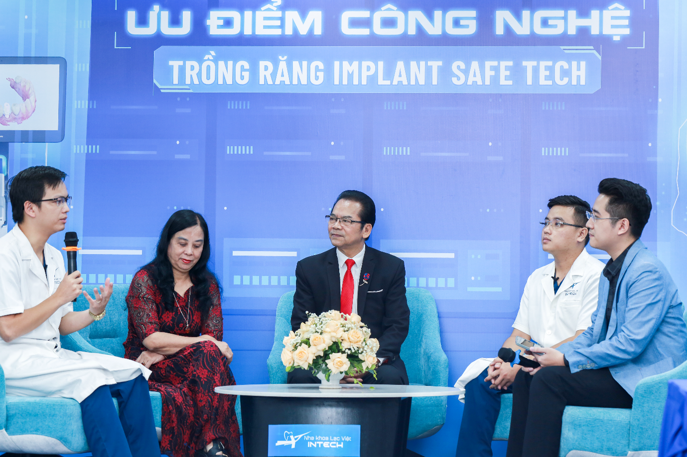 Tọa đàm "Ưu điểm của công nghệ trồng răng implant Safe-tech"-1