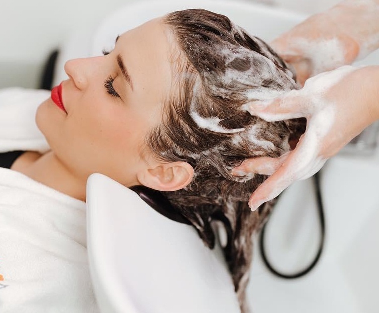 10 bước chăm sóc tóc đẹp toàn diện, bạn sẽ chẳng còn phiền não vì tóc khô xơ nữa-1