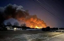 Tàu hỏa trật bánh gây cháy lớn ở Ohio-cover-img