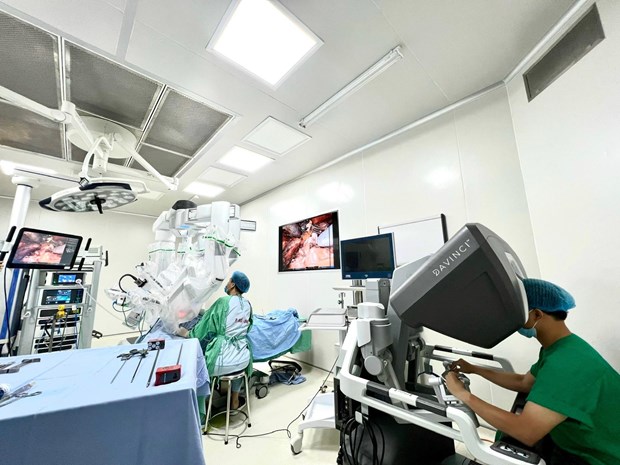 Việt Nam ứng dụng phẫu thuật ung thư tuyến giáp bằng Robot Davinci-1