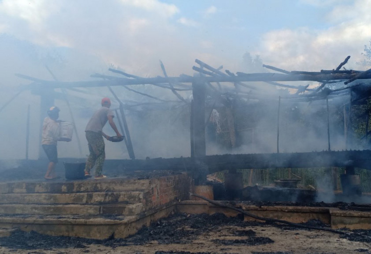 Dân làng Kon Dơ Năng tiếc nuối Nhà rông bị cháy-1