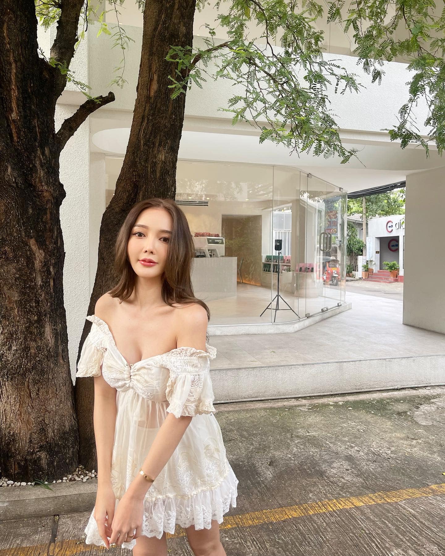 Vẻ đẹp hoàn mỹ của hot girl Thái khiến đàn ông mê mẩn-11