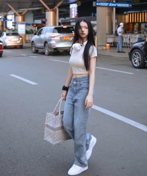 Đón tuổi 20, Linh Ka tham dự New York Fashion Week, được khen ngày càng xinh đẹp và gợi cảm-1