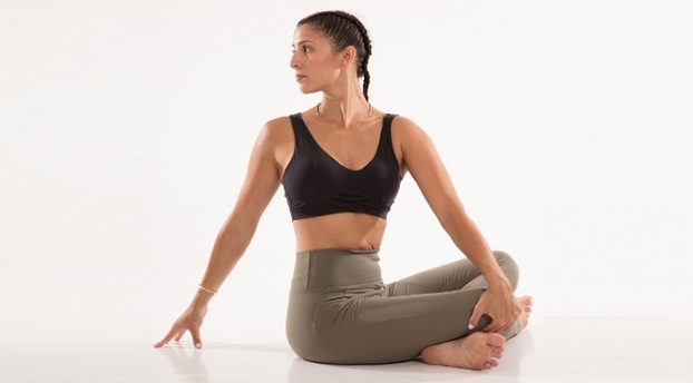 Chữa lành cơ thể: 5 tư thế yoga đơn giản rất tốt cho chị em phụ nữ-2