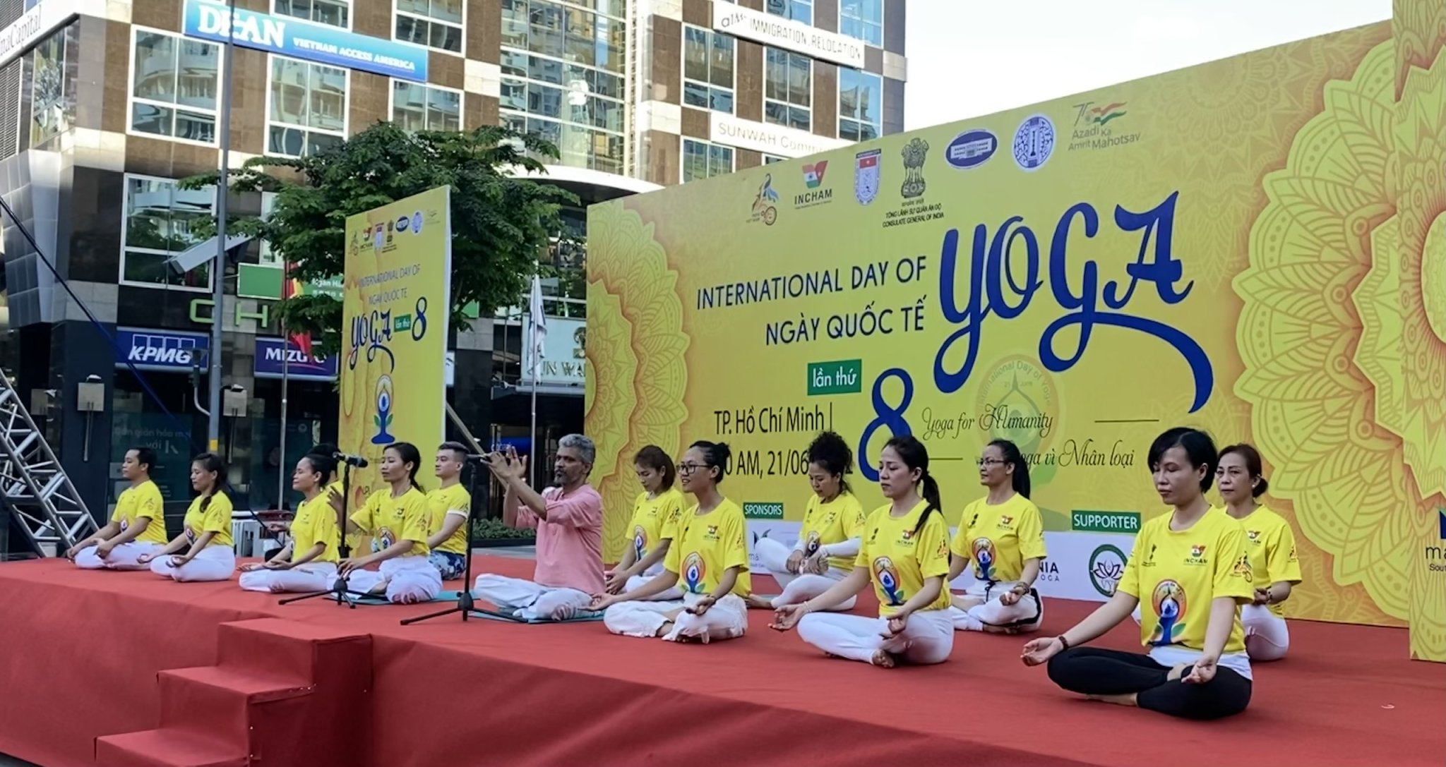 Hơn 1.000 người đồng diễn Ngày Quốc tế Yoga Lần thứ 8-6