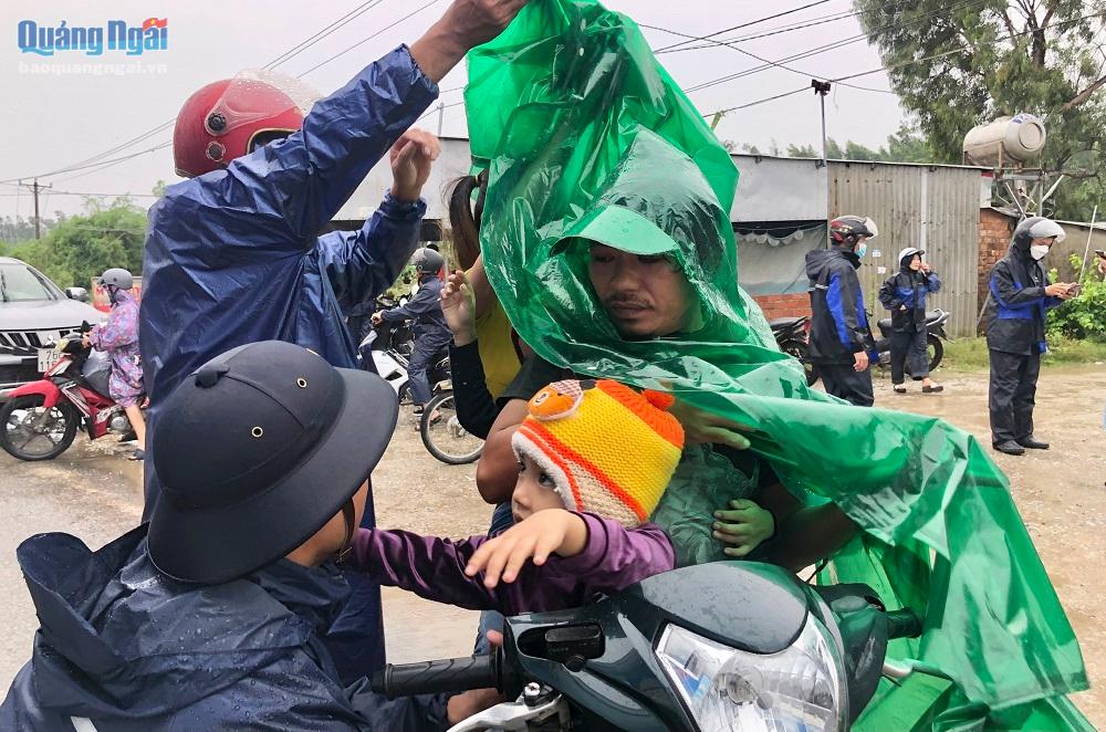 Hơn 10 nghìn hộ dân ở Bình Sơn đã sơ tán đến nơi an toàn-cover-img