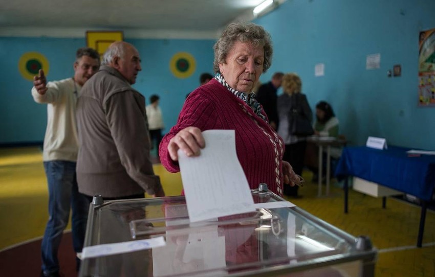 4 tỉnh Ukraine trưng cầu dân ý gia nhập Nga: Tiết lộ những thông tin đầu tiên-1