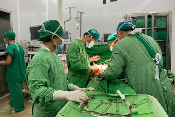 Phẫu thuật thành công cứu sống bệnh nhân bị nang đầu tụy-1