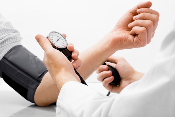 Huyết áp cao có thể tăng gấp đôi nguy cơ mắc COVID nghiêm trọng mặc dù đã được tiêm phòng-1