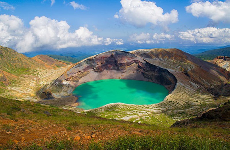 Khám phá hồ nước miệng núi lửa đổi 5 màu ở Nhật Bản-3