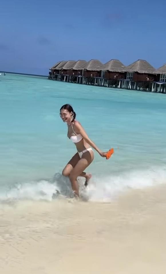Ninh Dương Lan Ngọc khoe dáng nuột khi diện bikini ở Maldives nhưng lại gây chú ý vì điều này-12