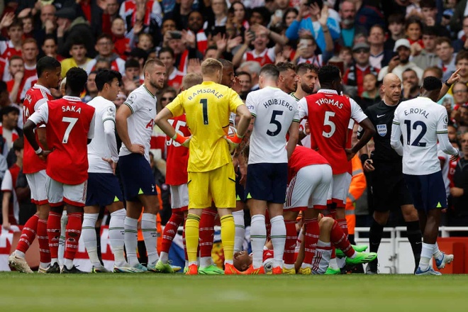 Arsenal 3-1 Tottenham: Xhaka ghi bàn-2
