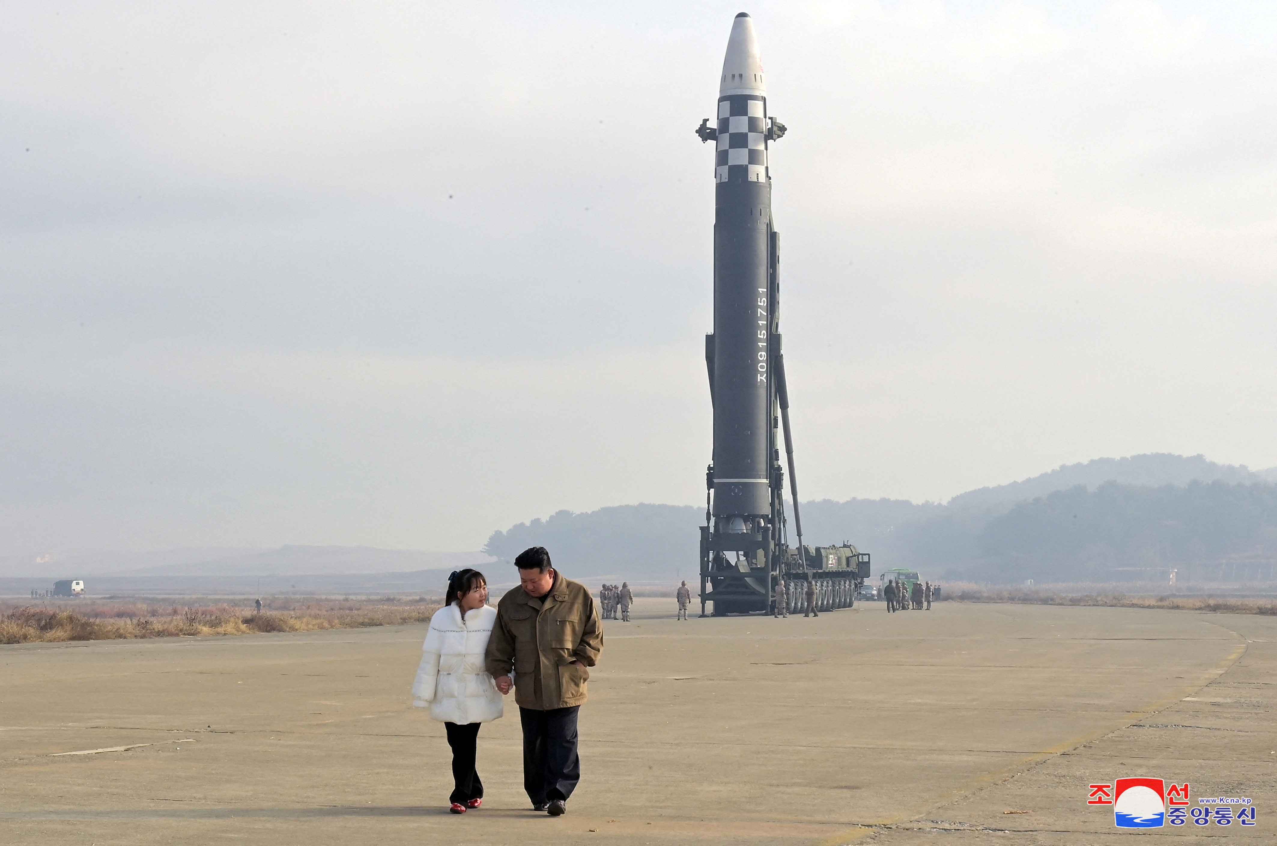 Con gái ông Kim Jong Un lần đầu xuất hiện trước công chúng-1