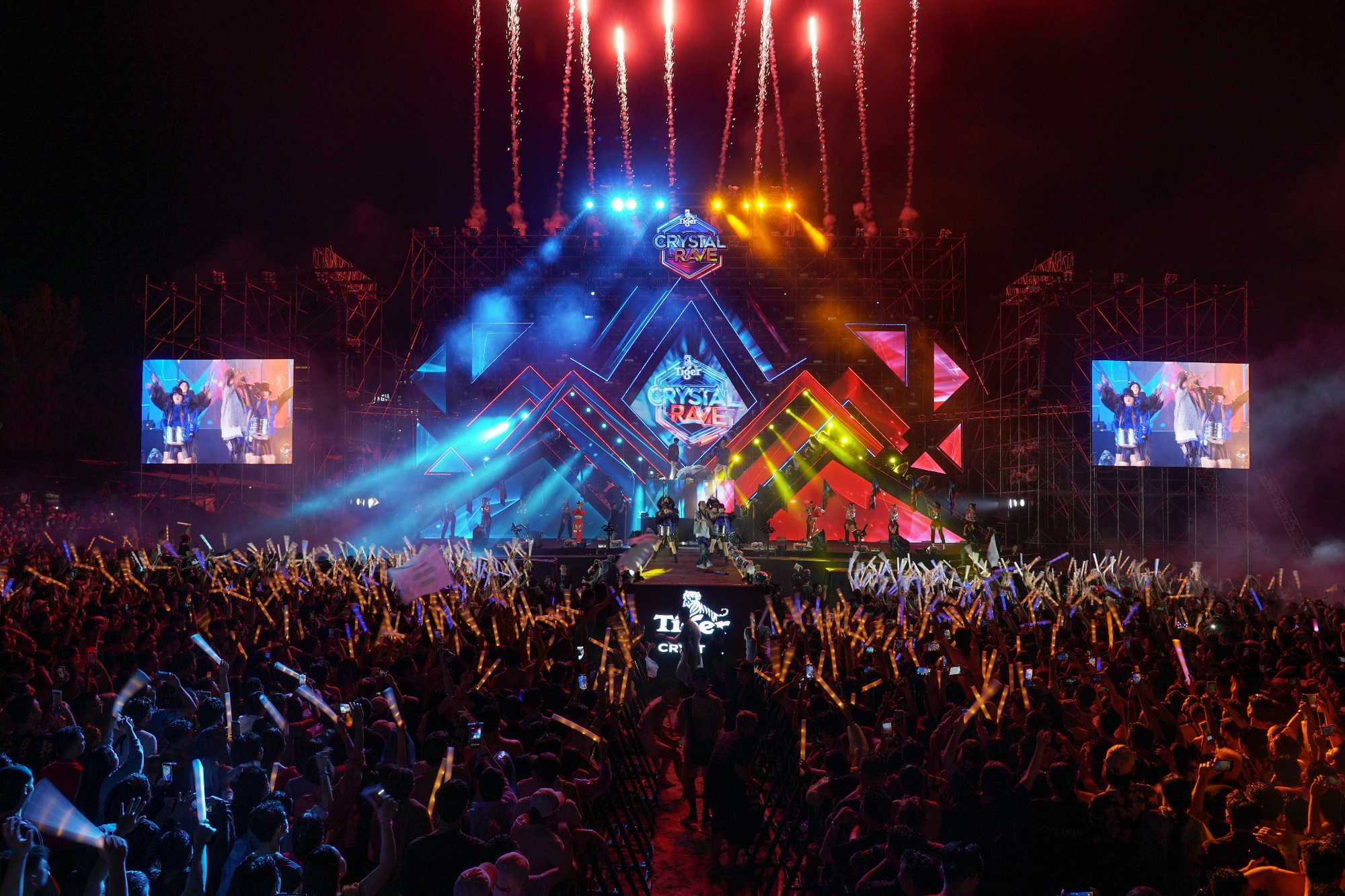 Crystal Rave Hạ Long - Lễ hội âm nhạc EDM trên biển đổ bộ tại Bãi Cháy-4