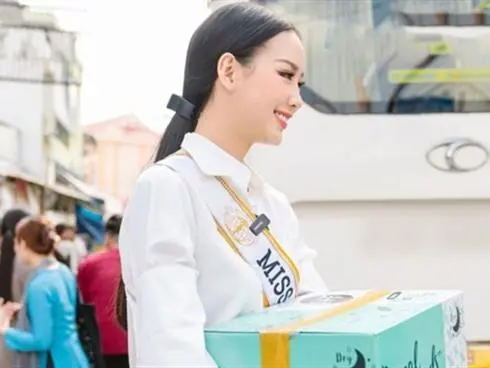 Hoa hậu Bảo Ngọc giãi bày khi bị chỉ trích trang điểm quá đậm để đi từ thiện-cover-img