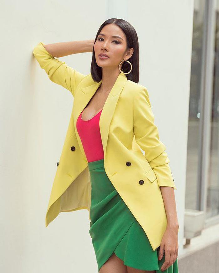 Bí quyết lên đồ đẹp hút hồn cho các nàng da bánh mật từ Hoa hậu H'Hen Niê, Minh Tú-16