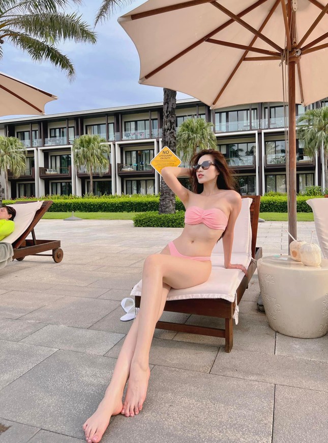 Hoa hậu Đỗ Thị Hà, Kỳ Duyên đọ đường cong nóng "bỏng mắt" với bikini-1