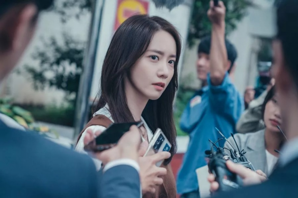 'Vợ' của Lee Jong Suk trong 'Big Mouth' là nữ thần đa năng của showbiz Hàn-6