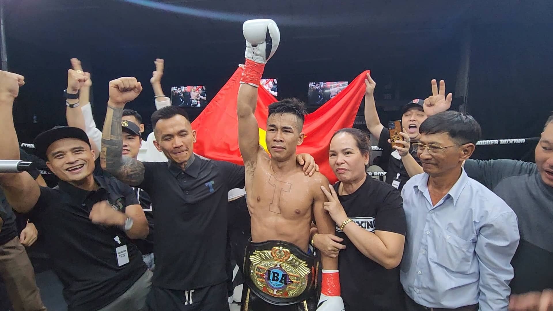 Trần Văn Thảo hạ knock-out tay đấm Philippines, đoạt đai IBA thế giới-5
