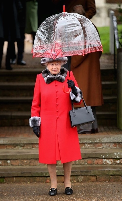 Nhìn lại gu thời trang rực rỡ sắc màu của Nữ hoàng Anh - Elizabeth II-2