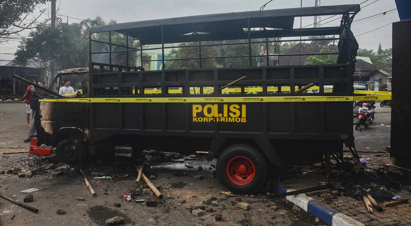[Ảnh] Thảm cảnh giẫm đạp khiến hơn 170 người tử vong ở sân vận động Indonesia-9