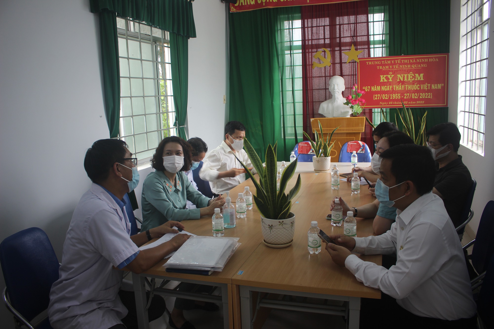 Thứ trưởng Bộ Y tế thị sát 'điểm nóng' sốt xuất huyết và  phòng chống dịch tại Khánh Hòa-4