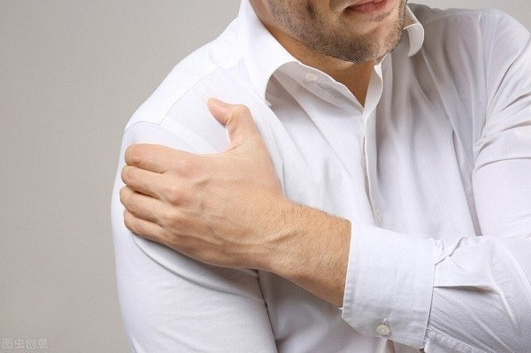 4 vùng trên cơ thể bị đau cảnh báo gan đang nhiễm độc nặng-2