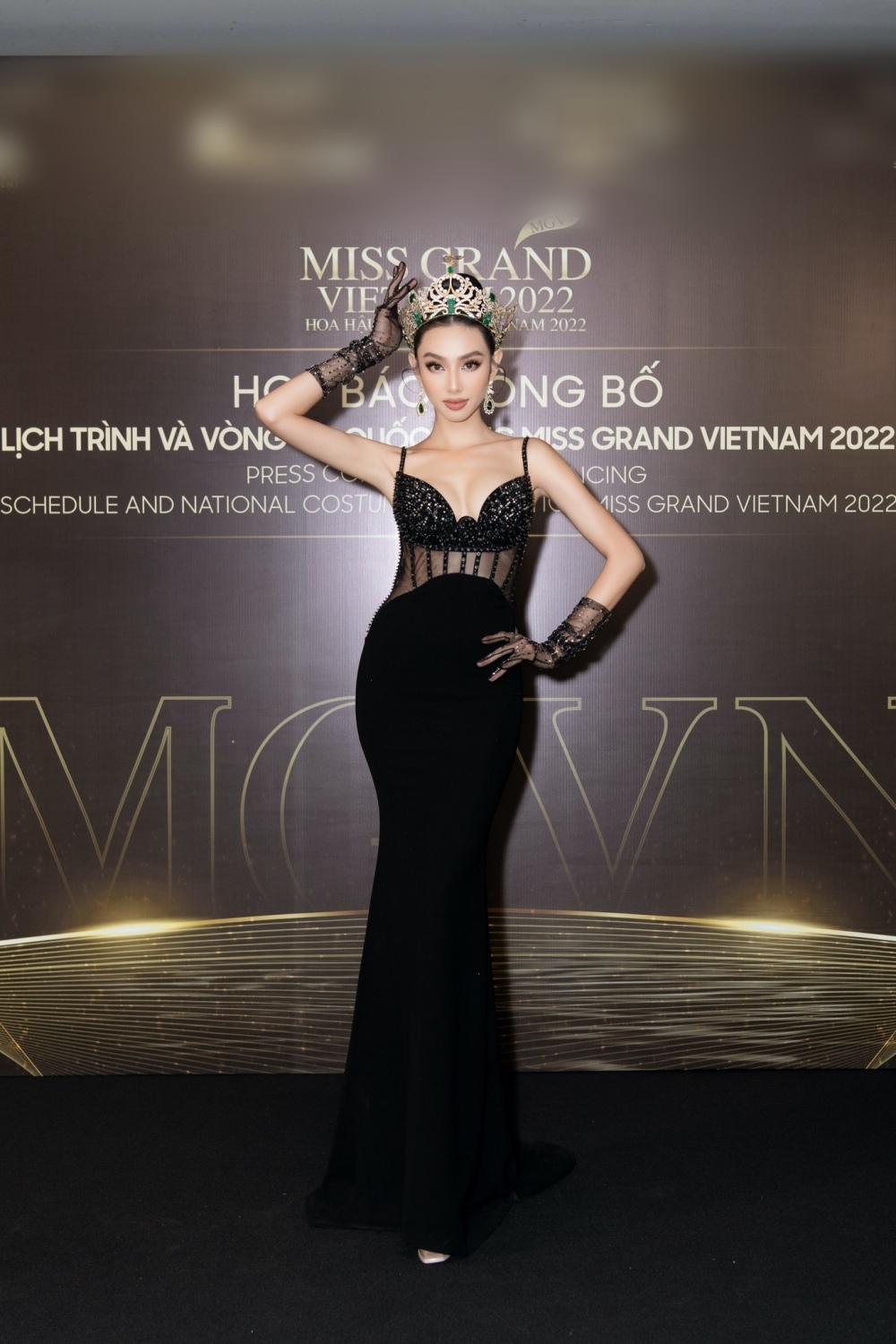 BTC MGVN chuẩn bị sẵn váy áo cho Tân Hoa hậu đi thi quốc tế-9