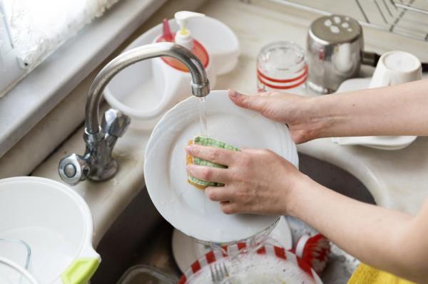 8 sai lầm nghiêm trọng khi sử dụng nước rửa chén 90% chị em nội trợ mắc phải-2