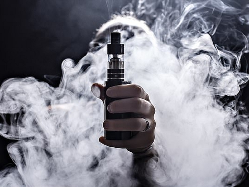 Chuyên gia cảnh báo bệnh phổi bỏng ngô nguy hiểm do thuốc lá điện tử-1