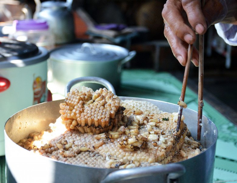 Món làm từ thứ vứt đi của tổ ong lại thành đặc sản Cà Mau, cực hiếm mới mua được, 230.000 đồng/hũ-1