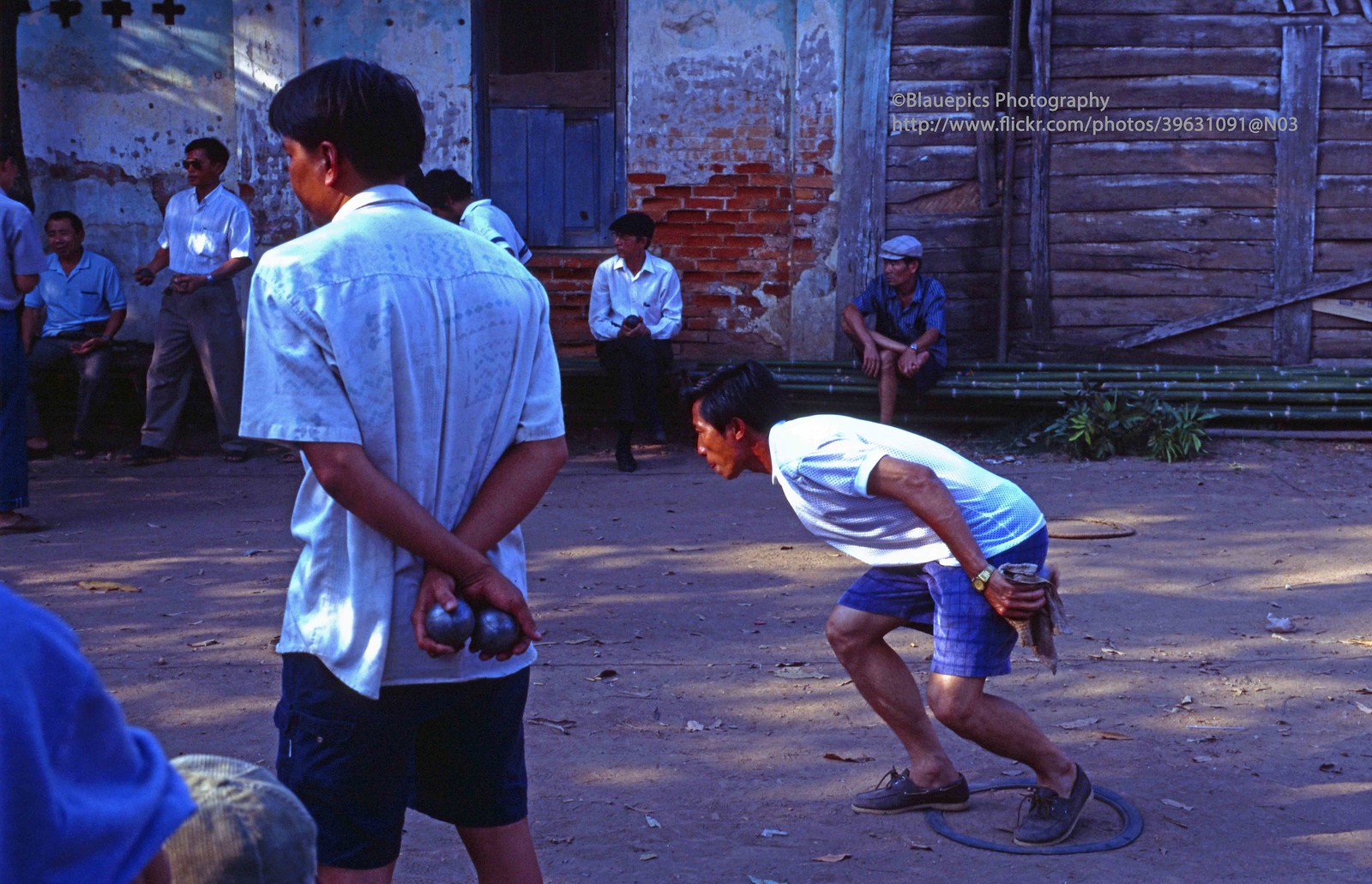 Khám phá vẻ đẹp thô mộc của đất nước Lào cuối thập niên 1990 (2)-2