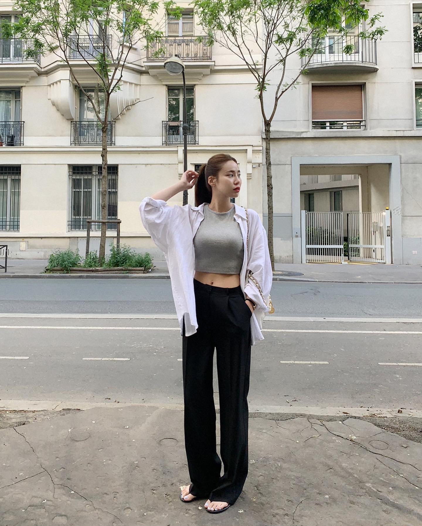 Mặc áo crop top thế nào cho sang chảnh tinh tế? Chị em hãy tham khảo 4 công thức-2