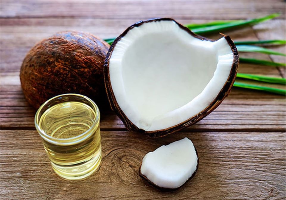 Tắm trắng body với dầu dừa tự nhiên giúp làn da trắng mịn-1