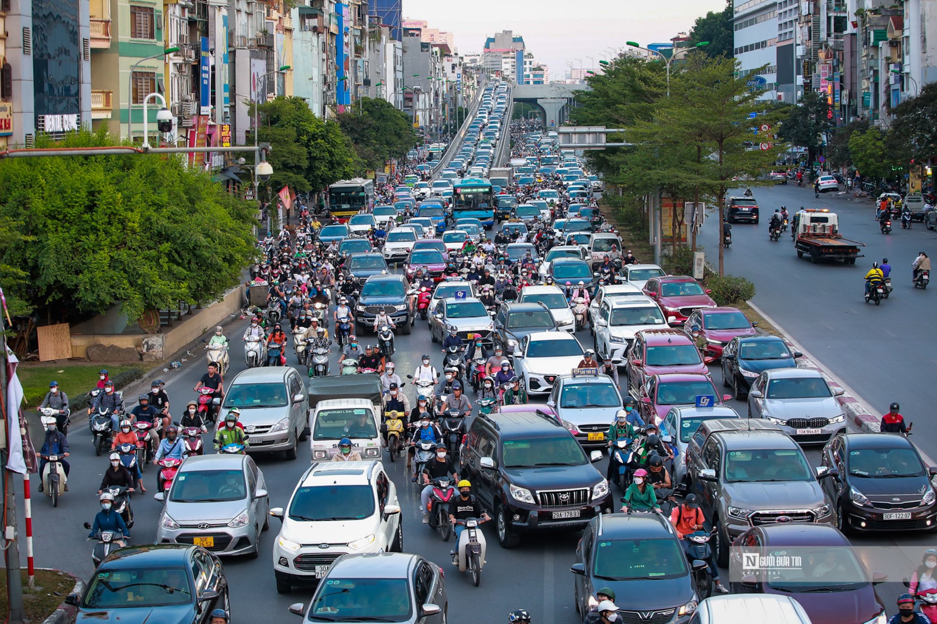 Đường Nguyễn Trãi phân làn "có cũng như không", giao thông hỗn loạn-12