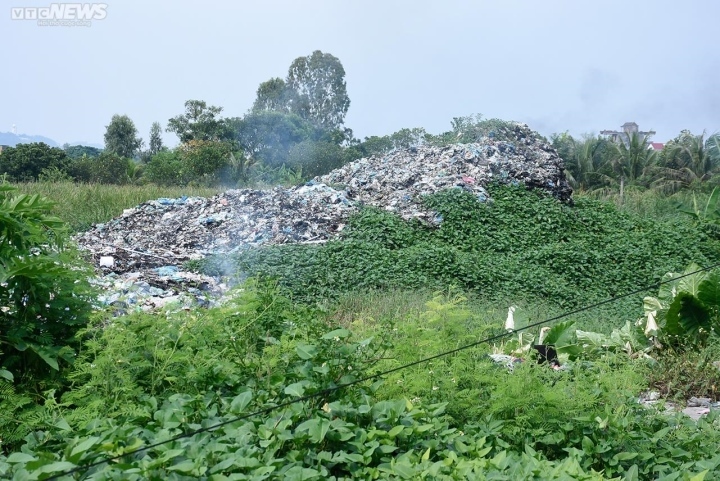 Bãi rác gần sông Đa Độ bốc mùi hôi thối, trở thành nỗi ám ảnh của dân Hải Phòng-3