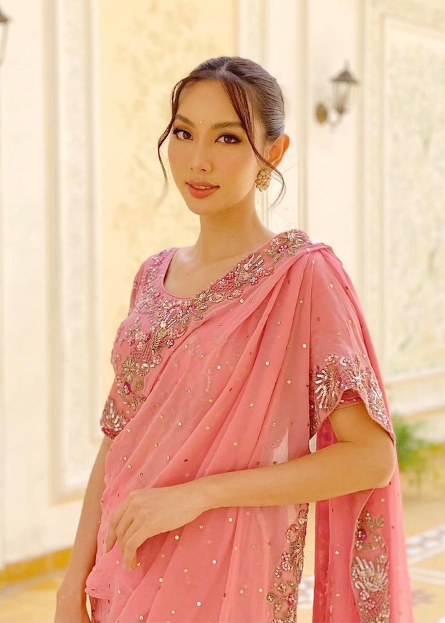 Hoa hậu Thùy Tiên tung ảnh mặc trang phục truyền thống Ấn Độ, rất xinh nhưng gây tranh cãi-1