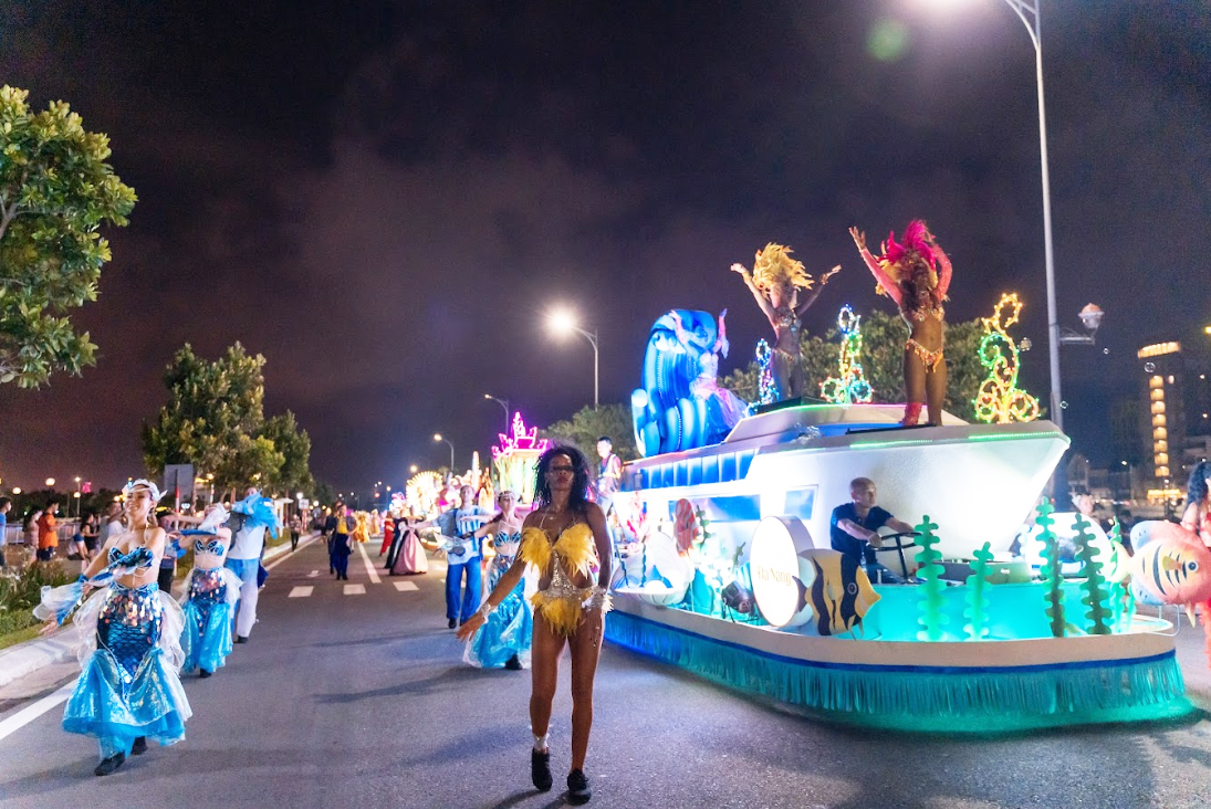 Rực rỡ sắc màu Carnival đường phố tại Đà Nẵng-1